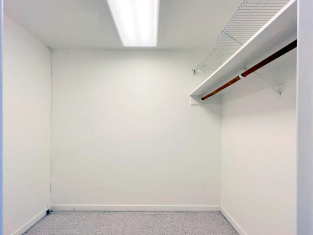 Walk-in & In Unit Storage